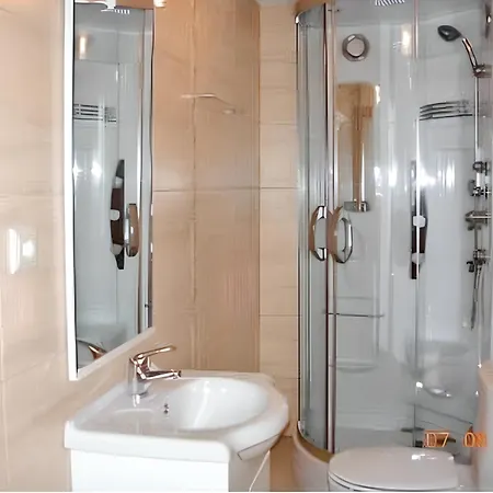 Villa Charming In With Shared Pool *
