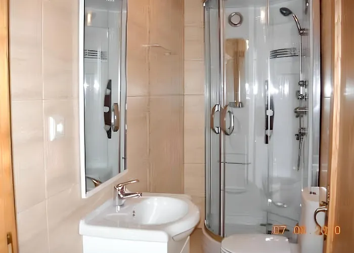 Villa Charming In With Shared Pool *